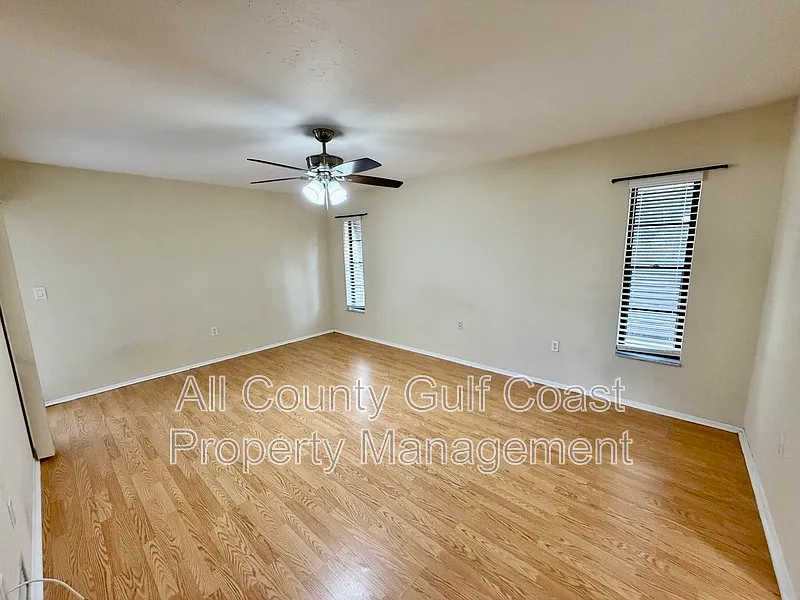 3 bed, 2.0 bath, 1710 sqft, $2,295 — Photo 4