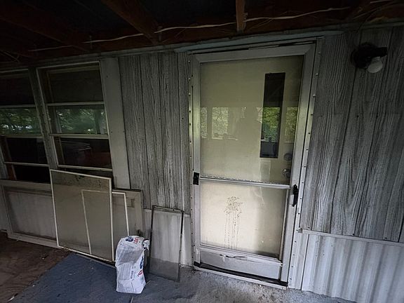 5th image of 151 Big Springs Ln