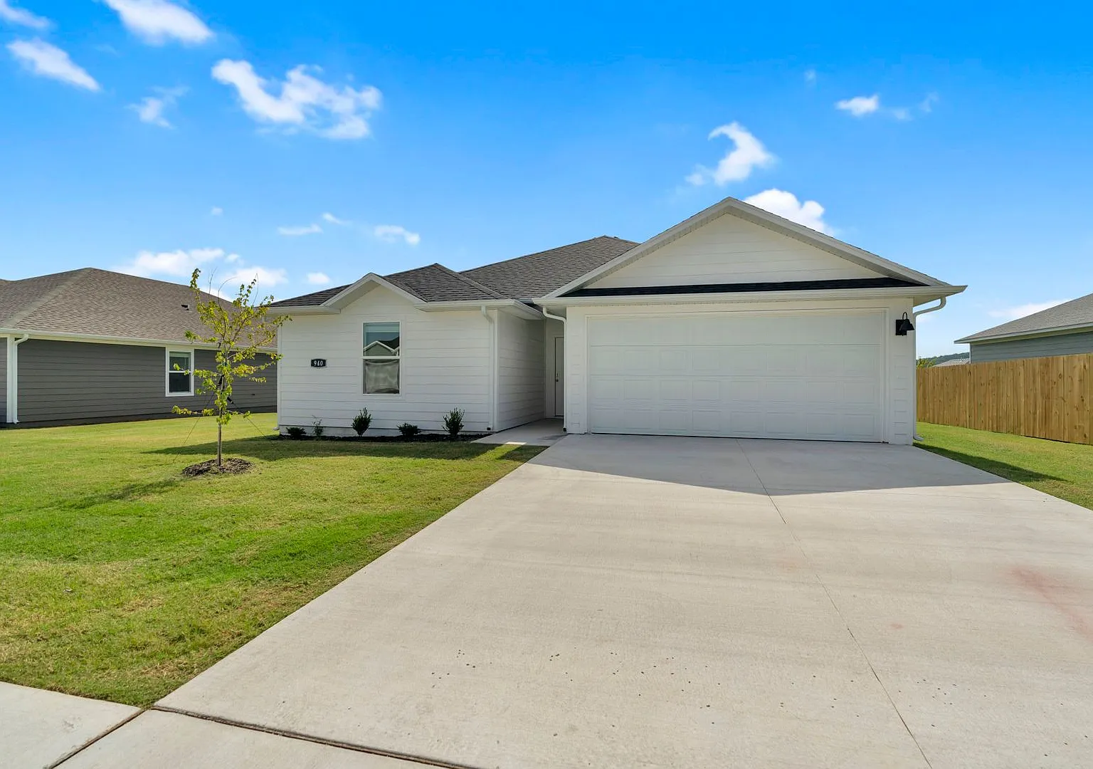 Brand-New 3 Bedroom Home in Prairie Grove! Move-in Ready! — Photo 1