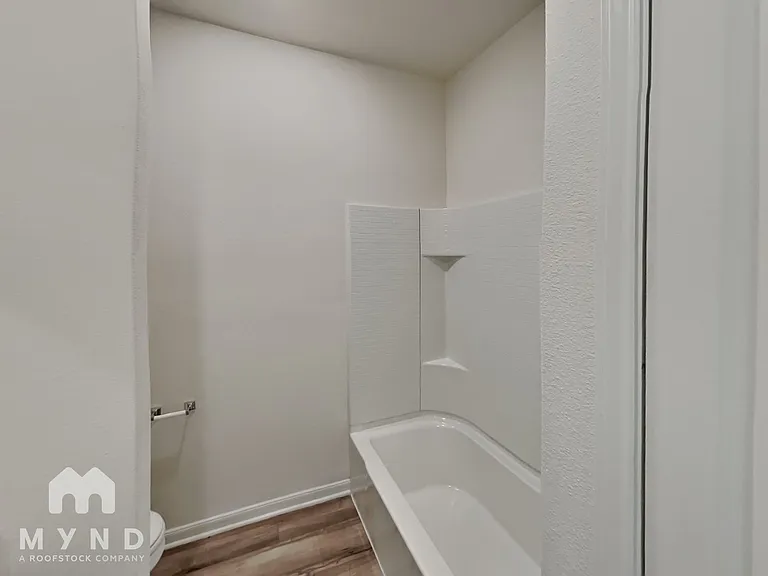 421 Micah Ln — Photo 15