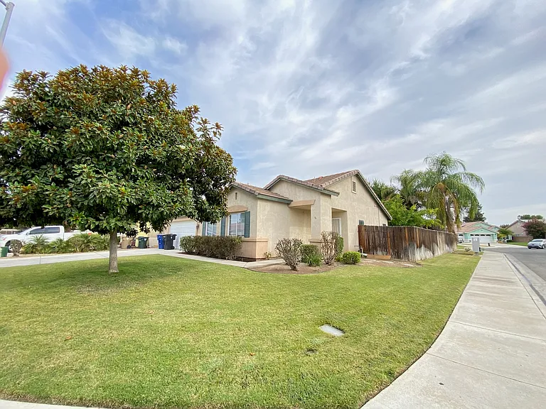 10200 Pyramid Peak Dr — Photo 3