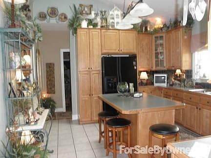 Formal Dinning Room
						:
						Huge open LR/DR combination with vaulted ceilings.