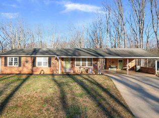105 Ridgewood Ln, Statesville, NC 28677