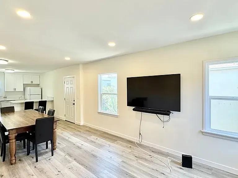 2015 S Shenandoah St #A — Photo 10
