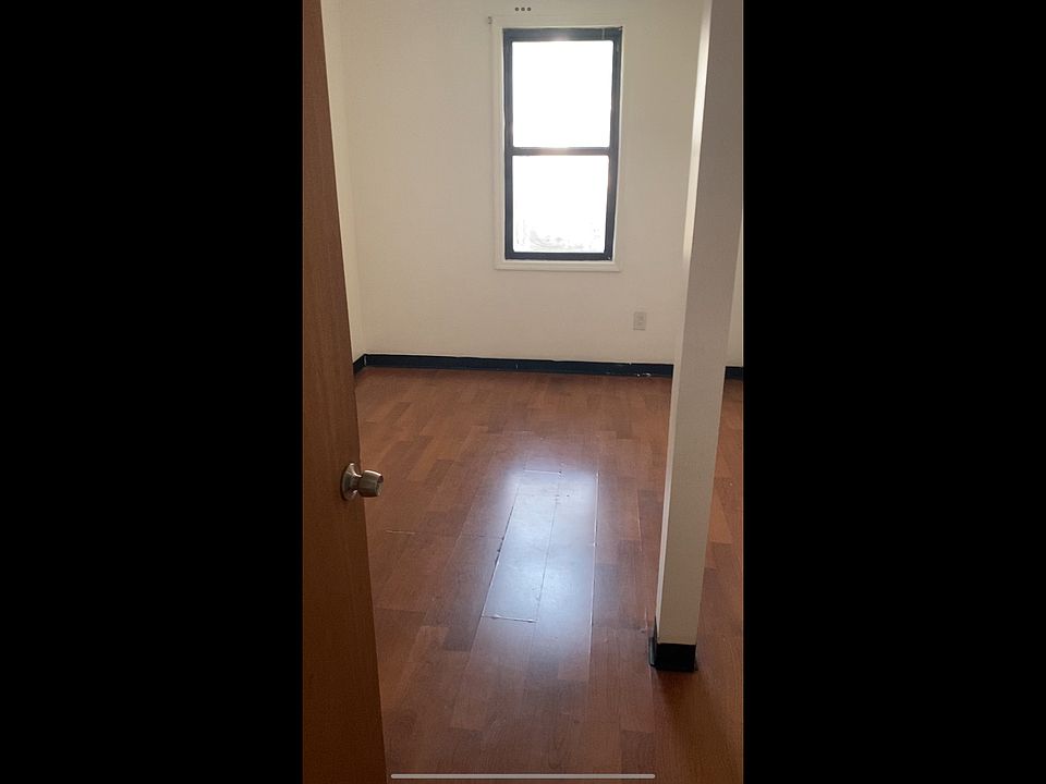 2nd image of 73 Wave St