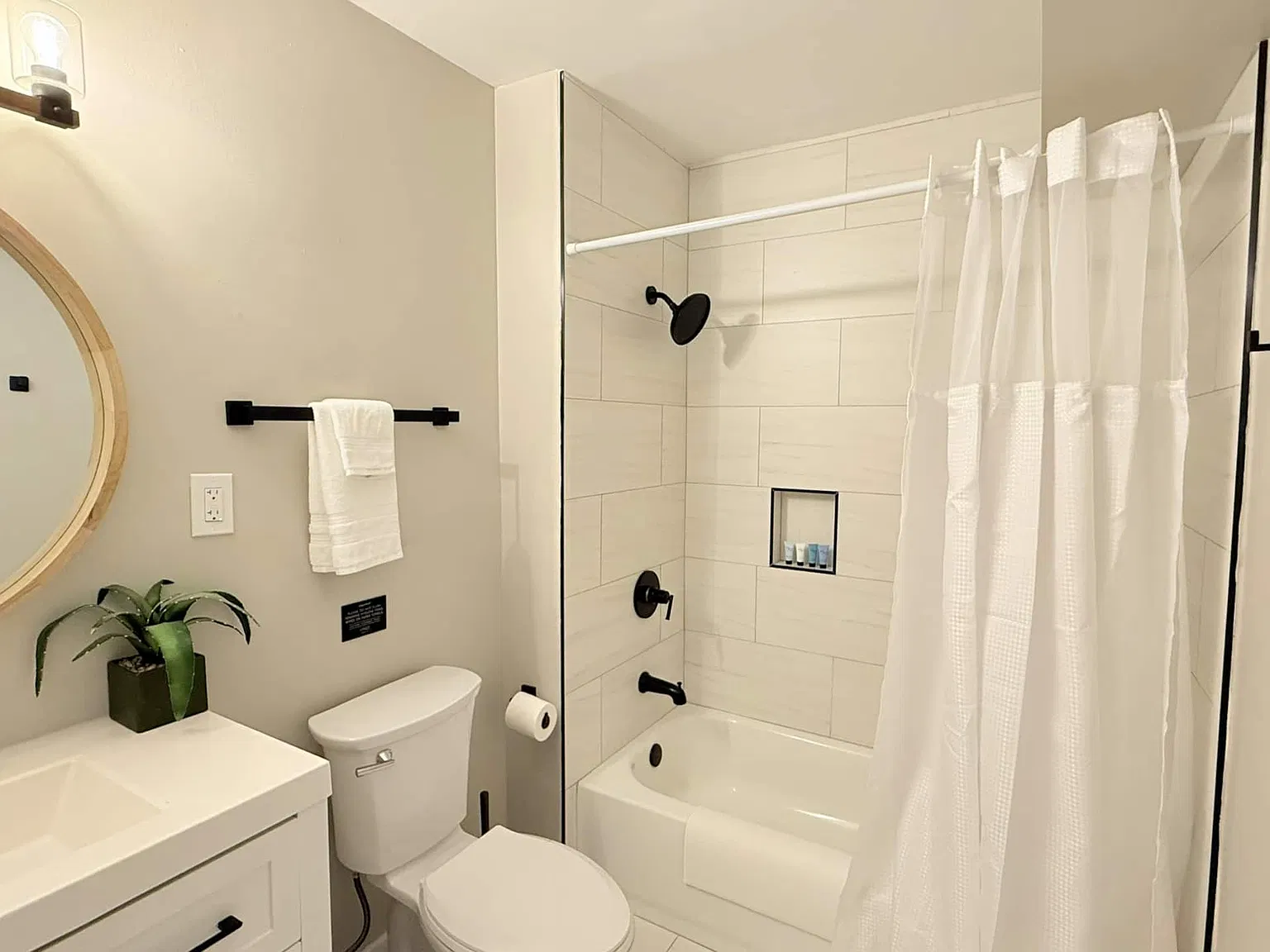 156 Clark Pl — Photo 2