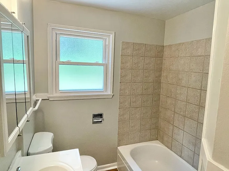 11721 Roosevelt Way NE — Photo 14