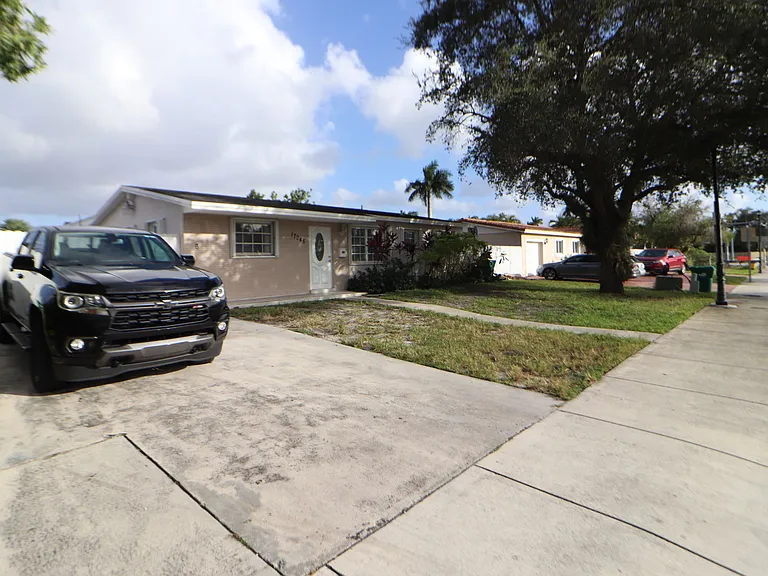 17045 NW 87th Ave — Photo 3