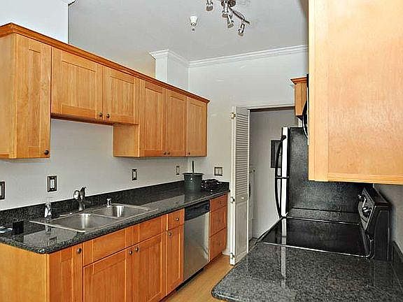 2nd image of 2421 Creekside Ct
