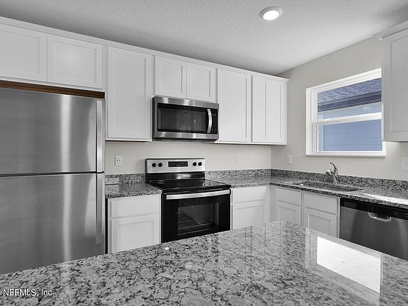 3rd image of 37120 WARDIER Lane