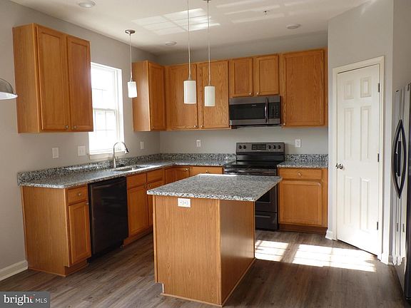 3rd image of 490 S Carlisle St