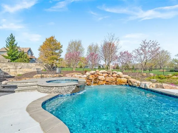 6776 W 188th St, Stilwell, KS 66085