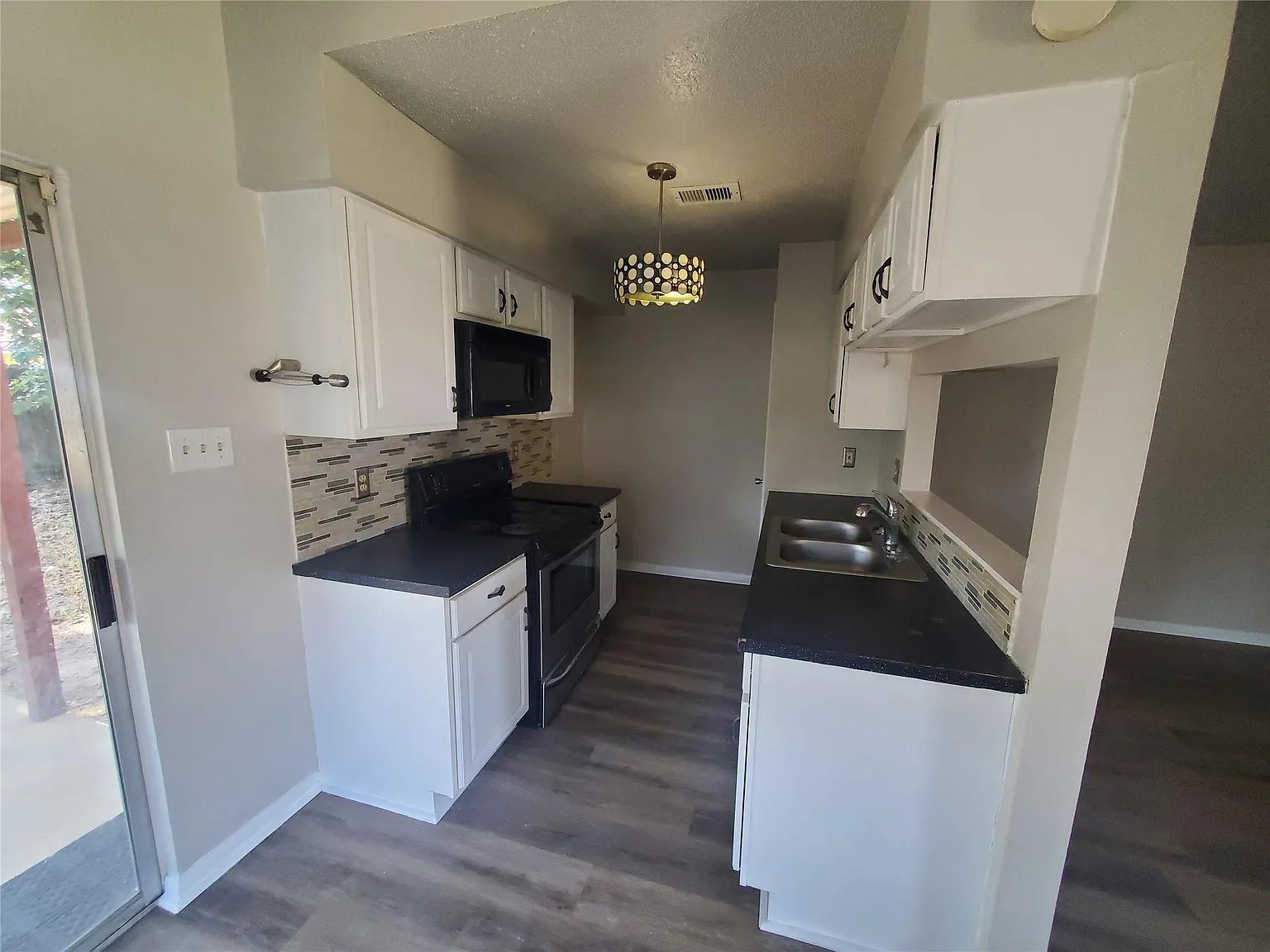 2 bed, 1.0 bath, 808 sqft, $1,450 — Photo 4