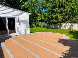 23 Ginny Ln, Bethpage, NY 11714