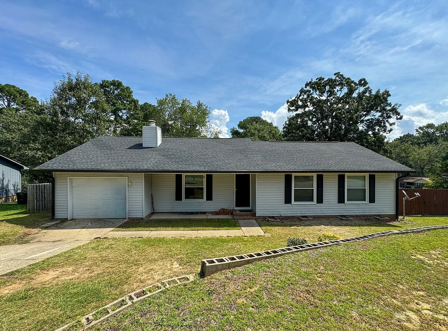 Cute 3 Bed 2 Bath Home in Fayetteville — Photo 1
