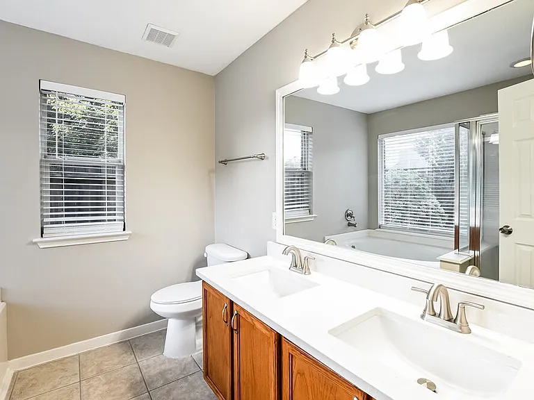 10403 Falling River Dr — Photo 11
