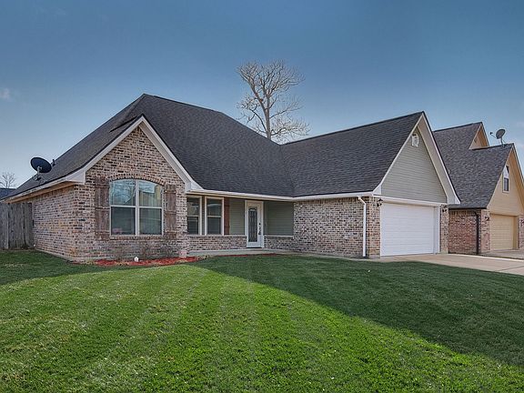 2nd image of 173 Bent Tree Loop