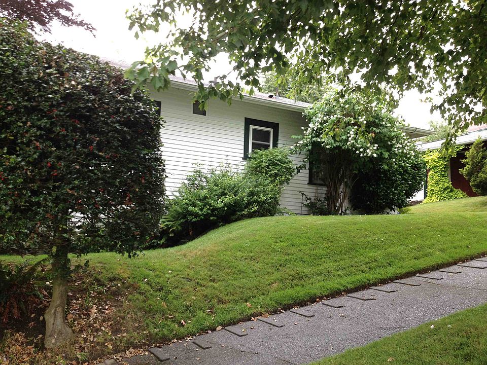 2nd image of 624 NE 77th St