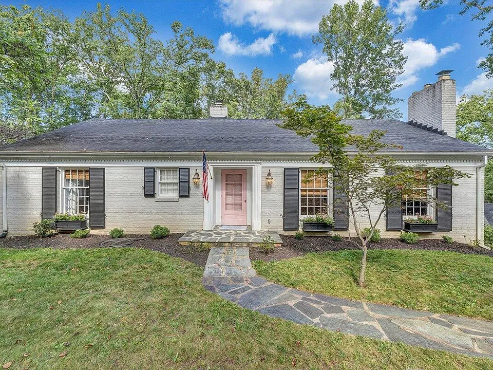 3135 W Ridge Rd SW