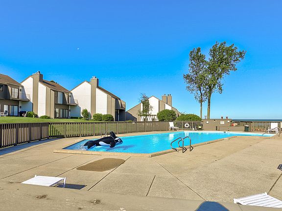 4th image of 101 N Shore Dr APT 16