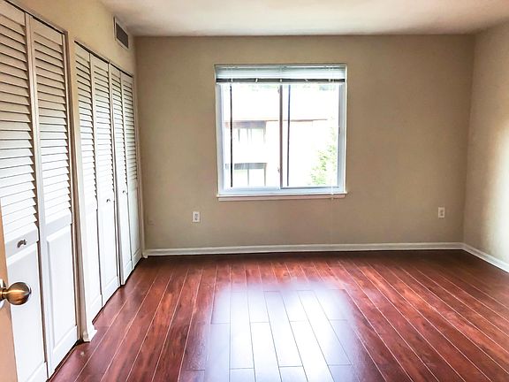 4th image of 9704 Kingsbridge Dr APT 301