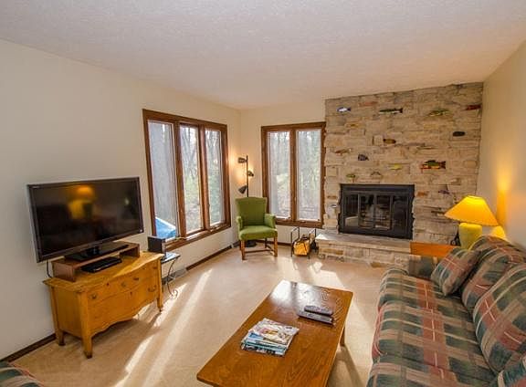 4th image of 18820 Cherokee Ln