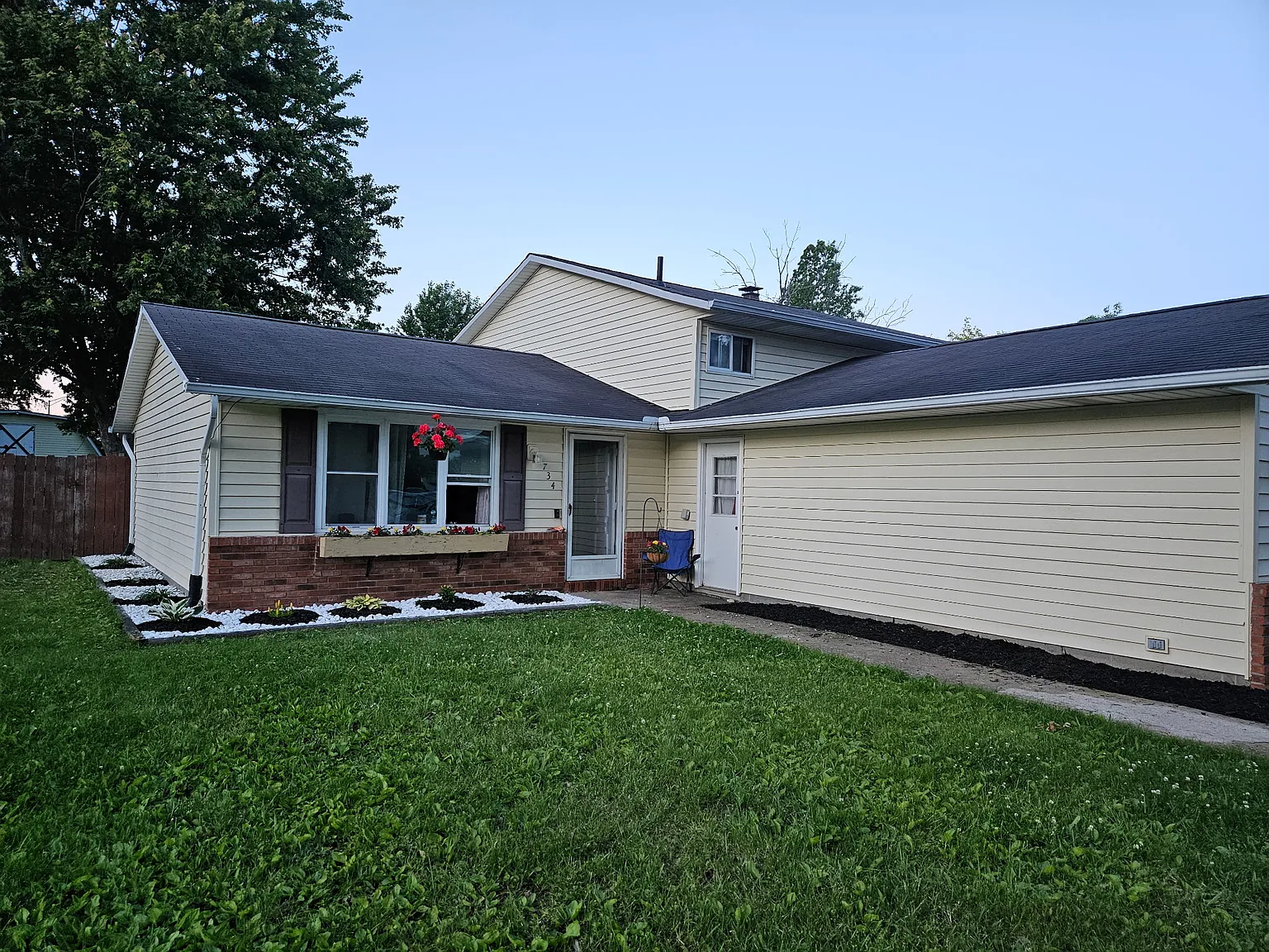3 bed, 1752 sqft, $1,950 — Photo 2