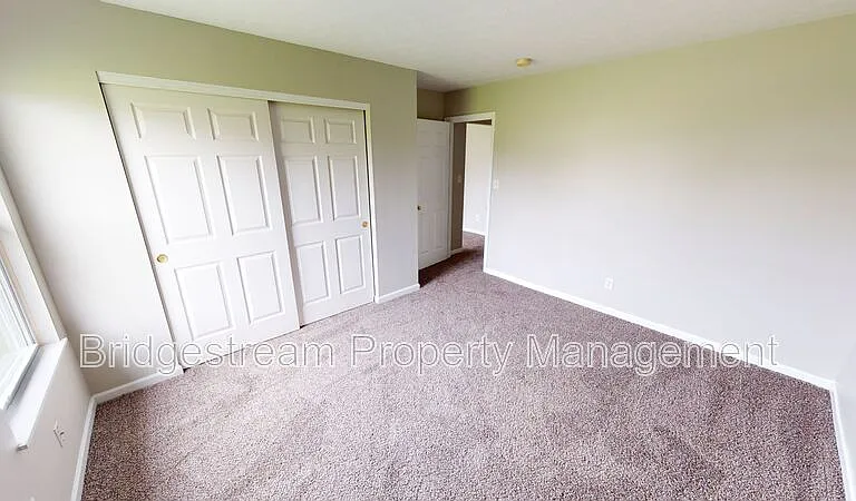8694 Plum Creek Ct — Photo 5