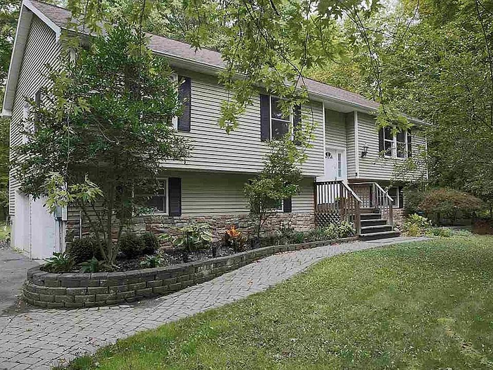 Split ranch , upper level for rent