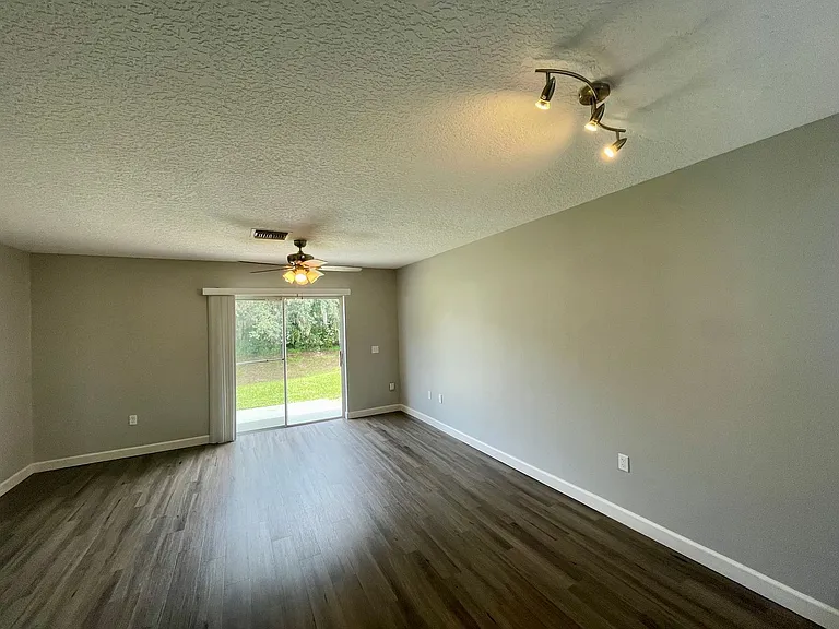 Village Park Townhomes | 2 & 3 Bedroom Apartments in Lady Lake, FL — Photo 57
