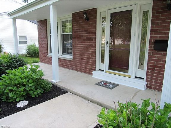 3rd image of 6082 Sherwood Dr