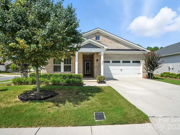 9226 Dunwich Dr, Gastonia, NC 28056