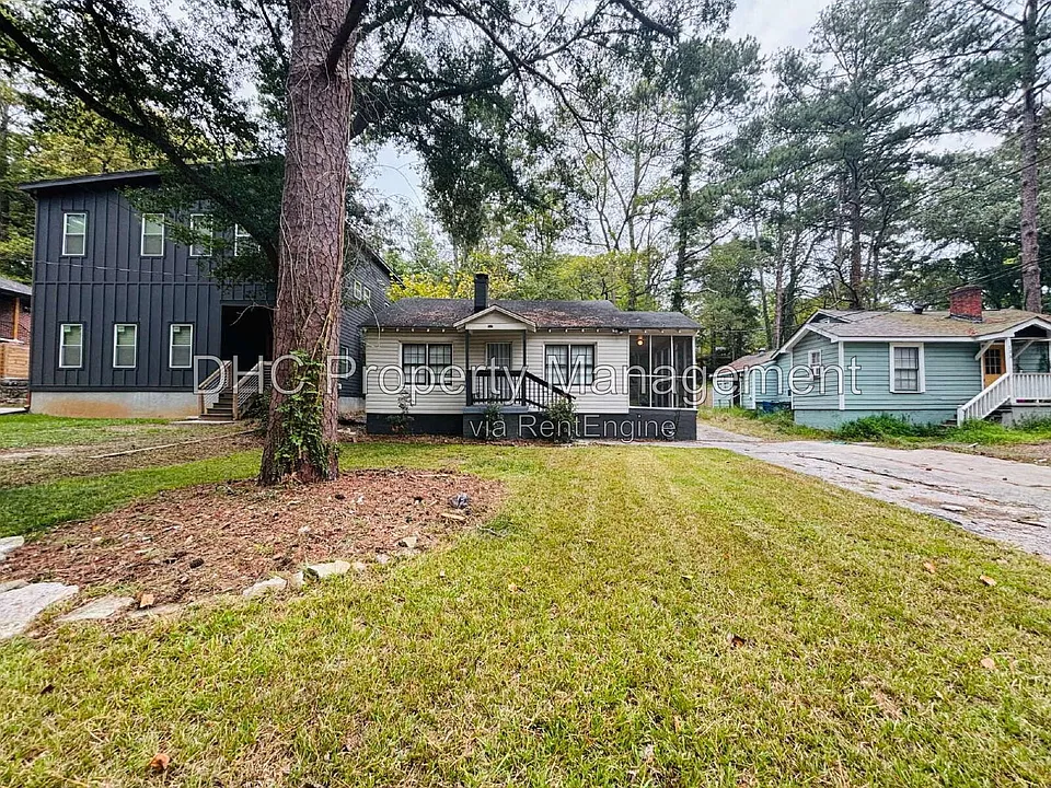 137 Holly Rd NW