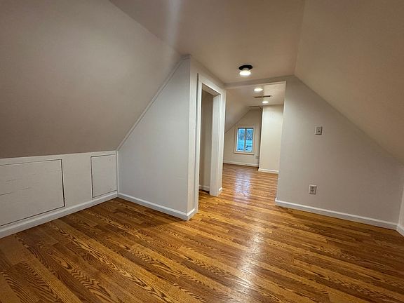 4th image of 463-985 Parkwood Dr