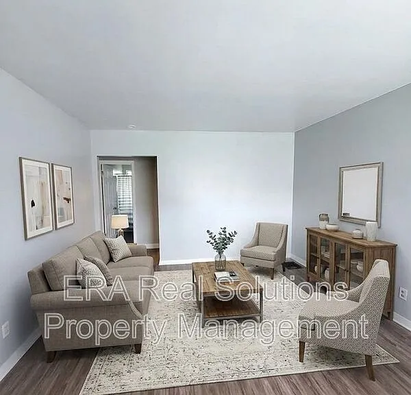 1460 Oakwood Ave — Photo 2