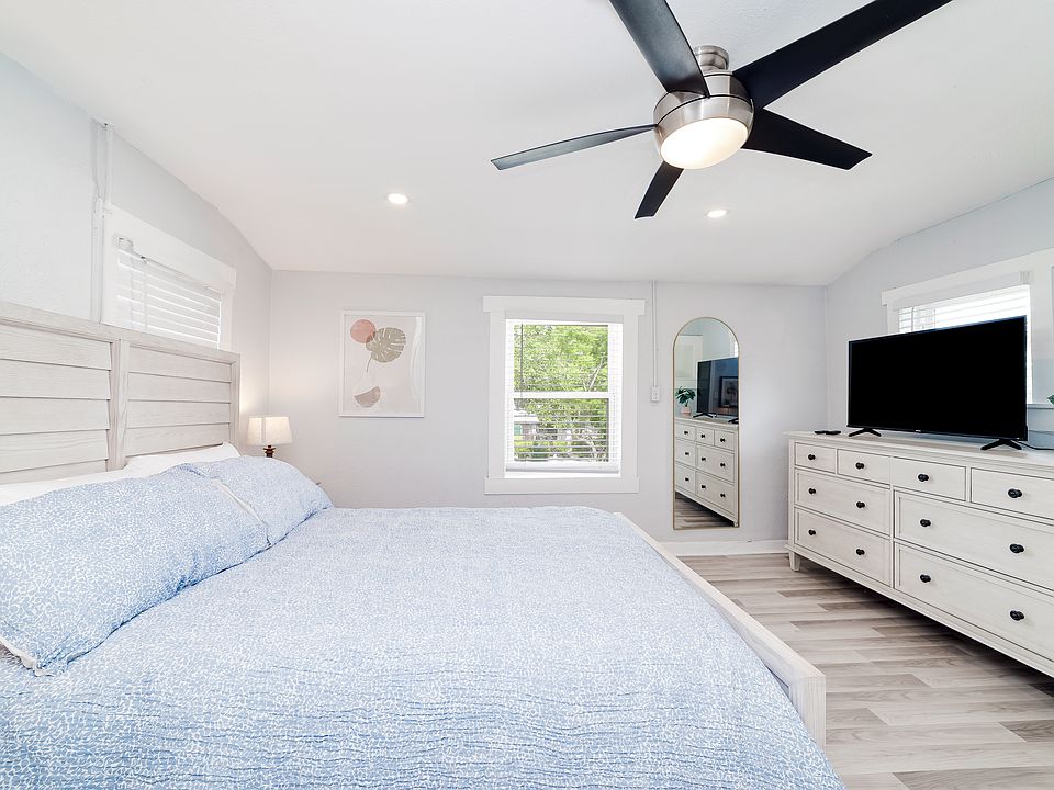 Queen-sized bed with a Novaform 14" ComfortGrande Advanced Gel Memory Foam Mattress.