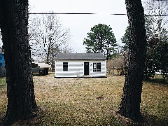 2nd image of 910 W Trickey Ln