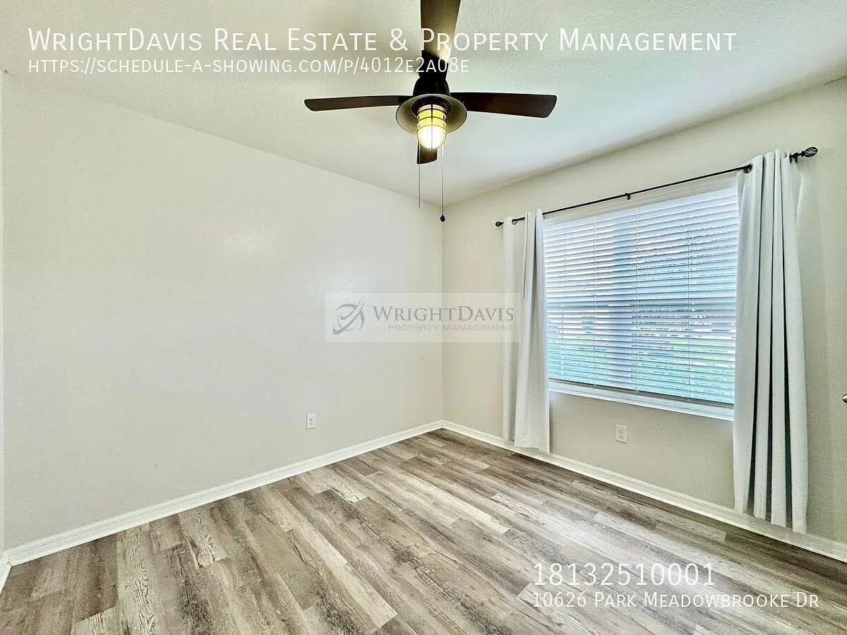 Spacious 4BR/2BA Riverview Home w/ Fenced Yard — Photo 3