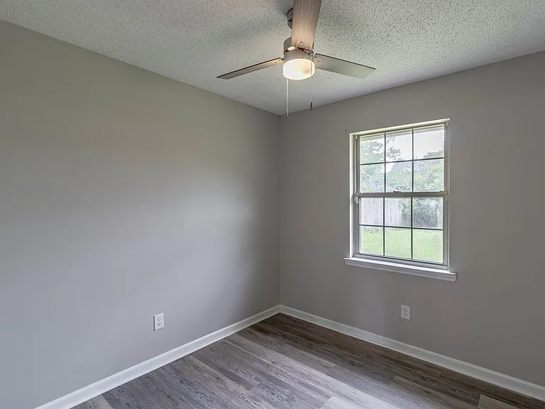 1103 Ballard Dr — Photo 12