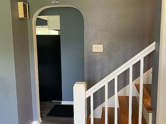4th image of 395 Bel Air Dr