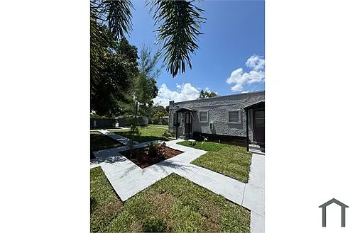 25 SW 10th St #4 Photo 1