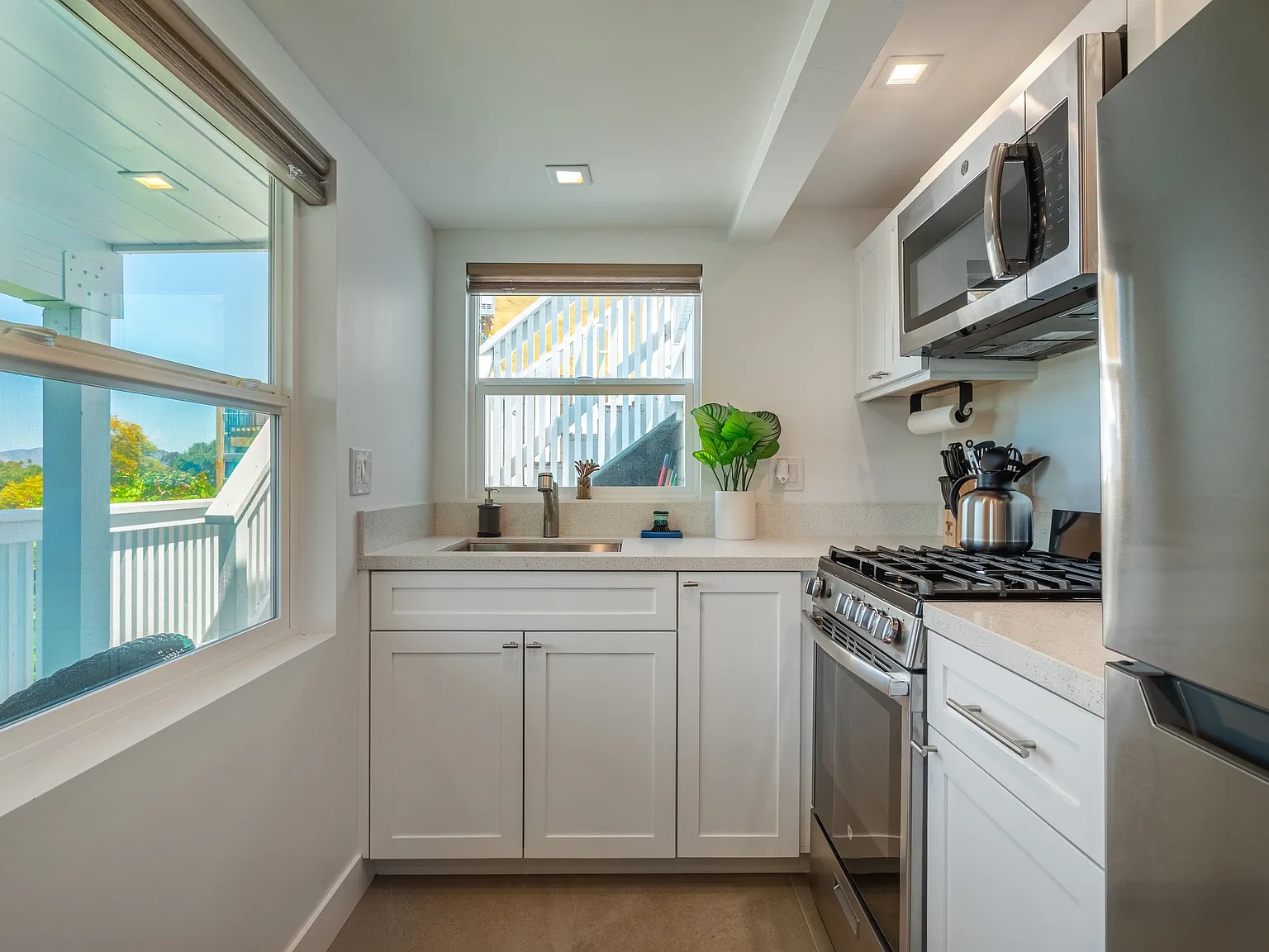 Studio, 300 sqft, $2,500 — Photo 2