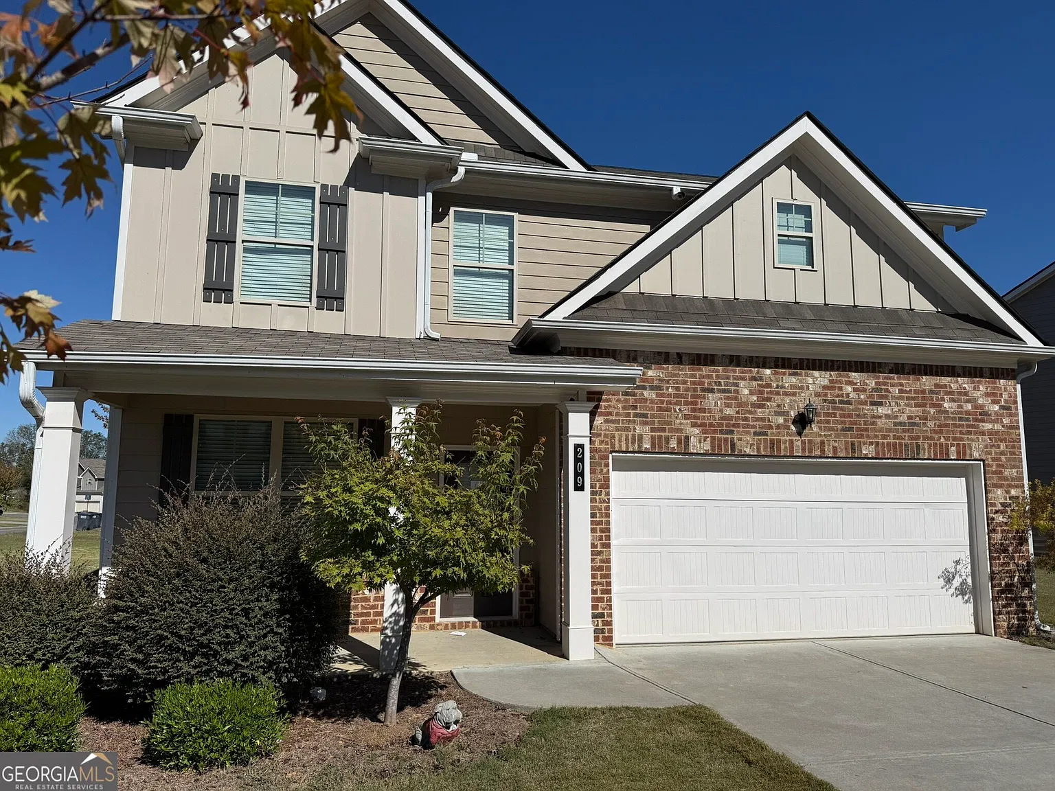 4 bed, 2.5 bath, 2269 sqft, $1,995 — Photo 2