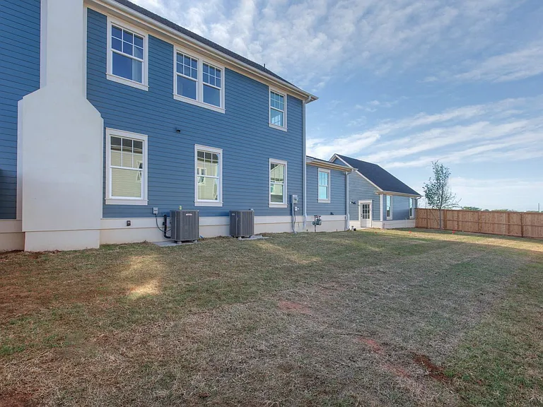 18434 Sweetwater Ln — Photo 3