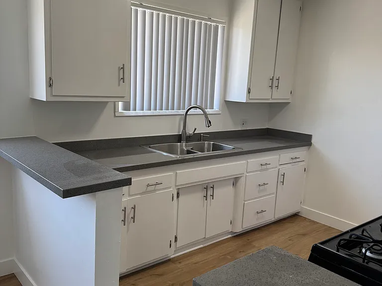 15445 Moorpark St #7 — Photo 4