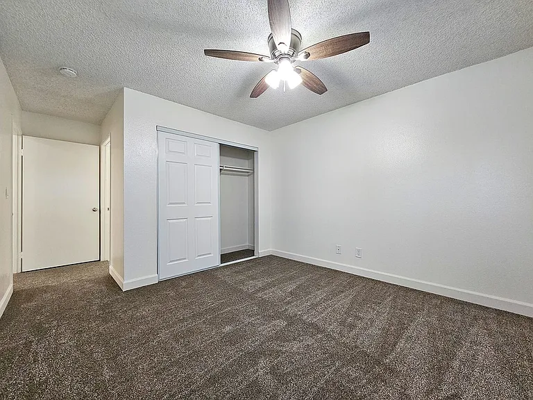 Valley View Apartments — Photo 21