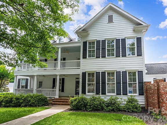 3rd image of 904 Tuckerton Dr