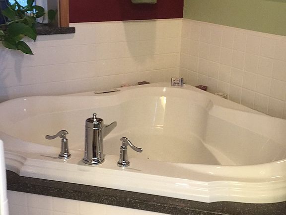 Air jetted tub in master