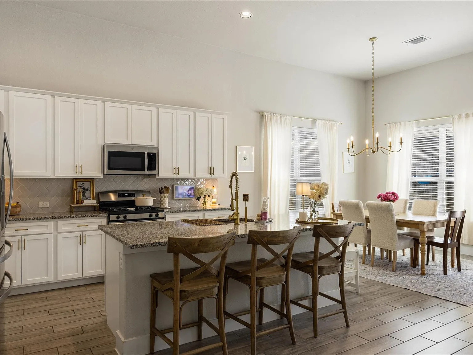 4 bed, 2.5 bath, 2357 sqft, $2,750 — Photo 1