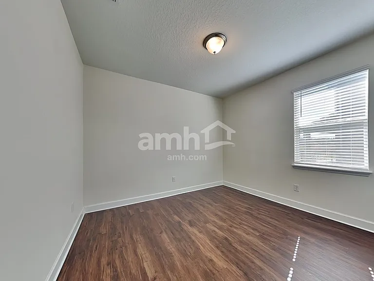 1049 Walden Pond Dr — Photo 12